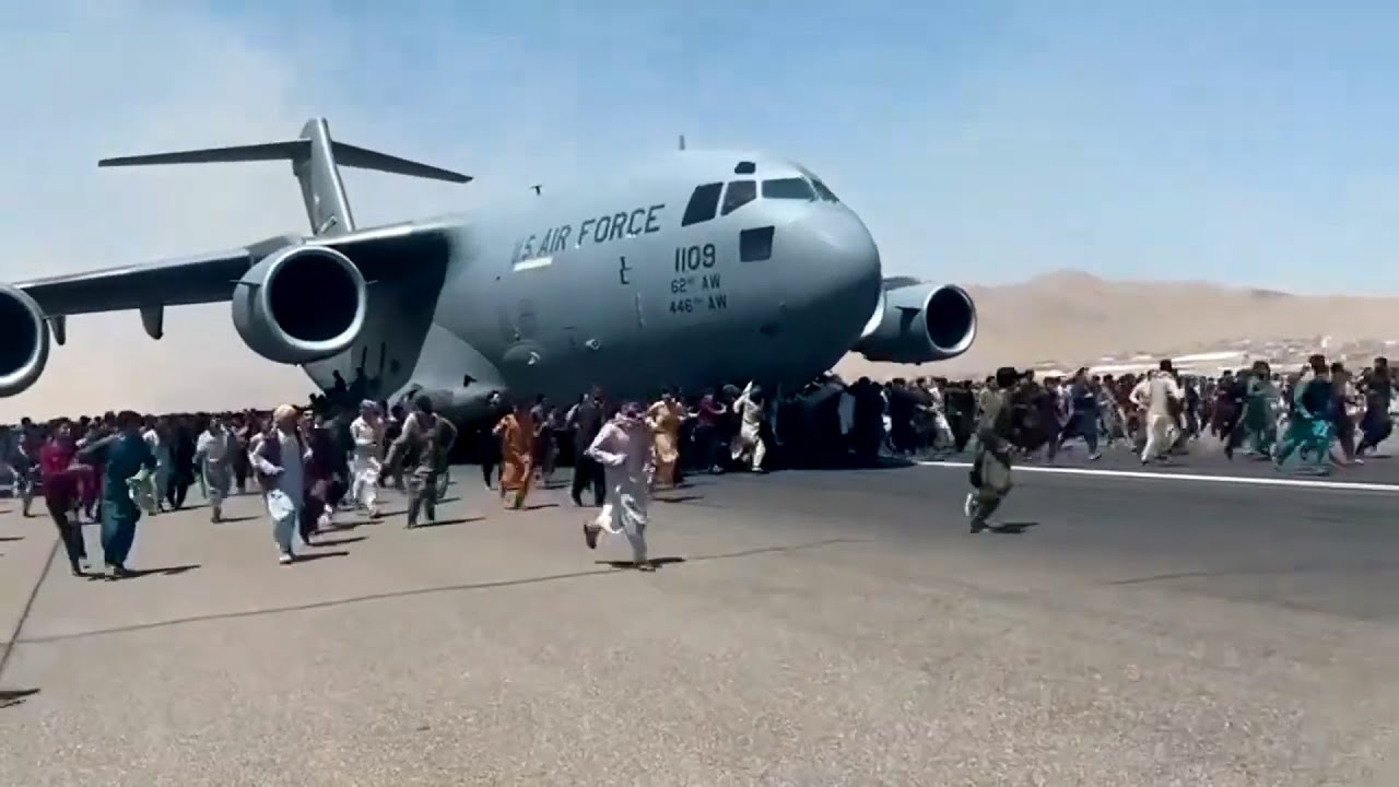 カブール空港で大混乱 YouTube