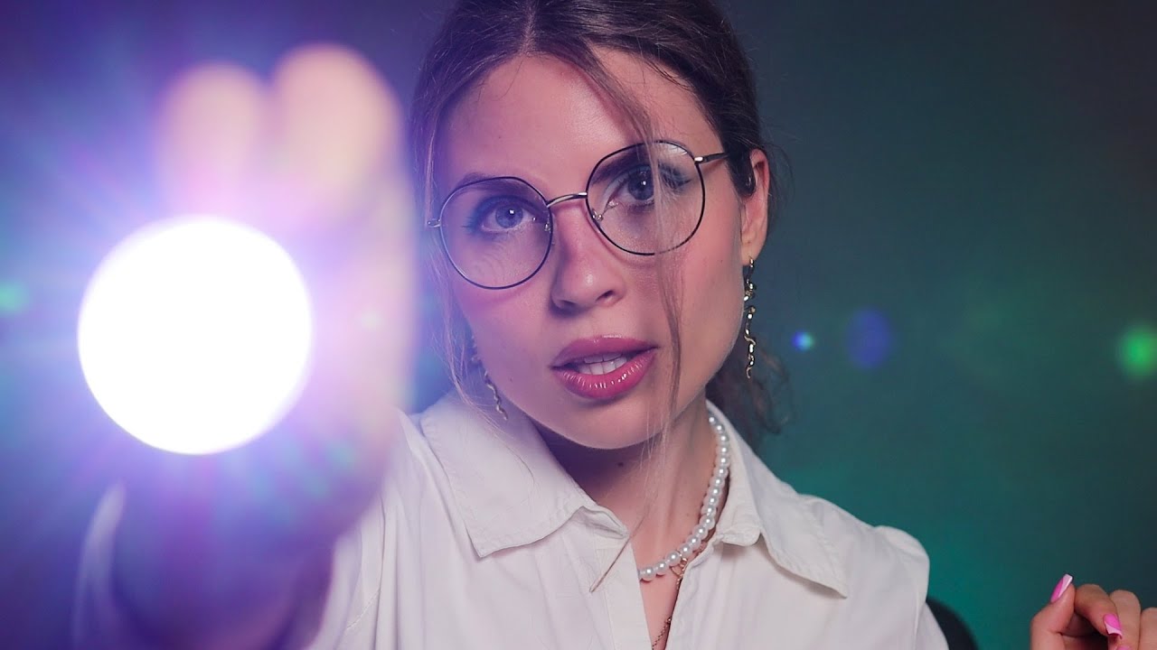ASMR: Чрезвычайно подробный осмотр глаз *Световые триггеры, проверка зрения, дальтонизм* Медицинс...
