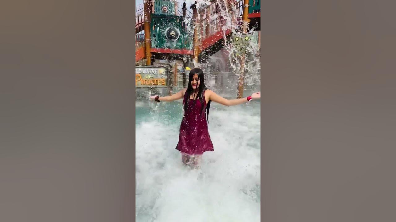 Waterpark enjoy😉paani bahut zor se lagta hai😁 #bindasskavya #bindasskavyashorts #waterpark