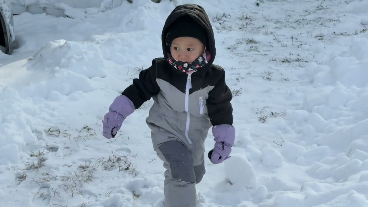 Cag play thiab kuam snow ❄️ 