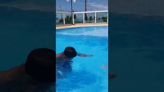 Trollei Meu Irmão Na Competição Dentro Da Piscina...