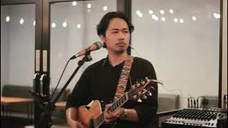 #livemusic - Angin Pujaan Hujan - payung teduh - cover by Adit sopo