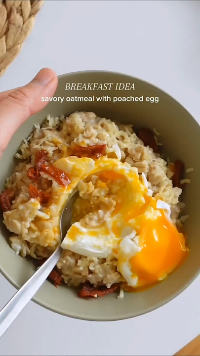 Obsessed with this savoury oatmeal with cheese and egg | breakfast idea