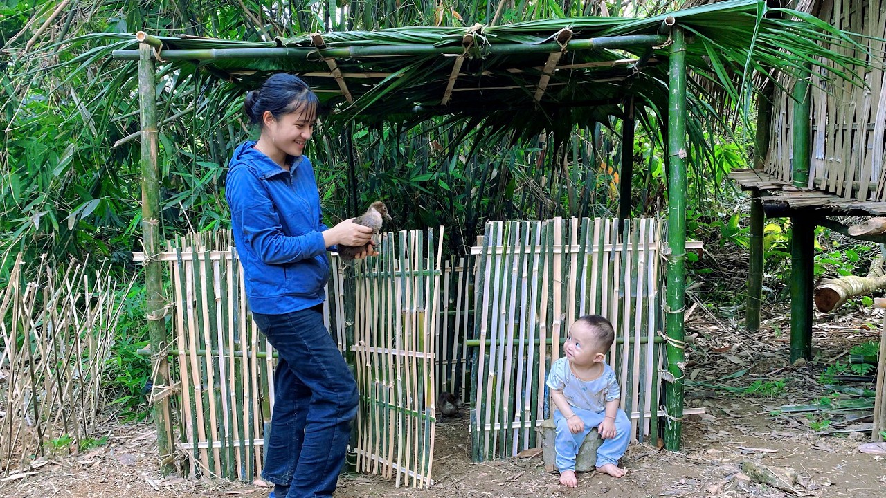 Life in a Small Bamboo House of a 16-Year-Old Single Mother - Building ...