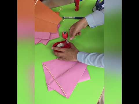 Kolay uçurtma yapımı hem de çok güzel uçuyor. Easy kite making