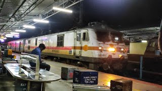 22623/Chennai Egmore Madurai Mahal SF Express arriving Tiruchchirapalli || Offlink 39107 TKD WAP-7