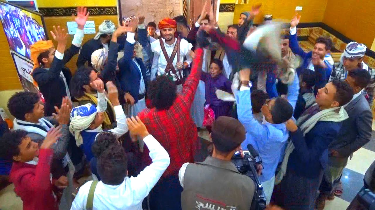 شاهد اقوى زفه اورج وبرع ودبكه أشعلت صالة الورد   الفنان أسامه عسكران //  زفــة آل العيسائي