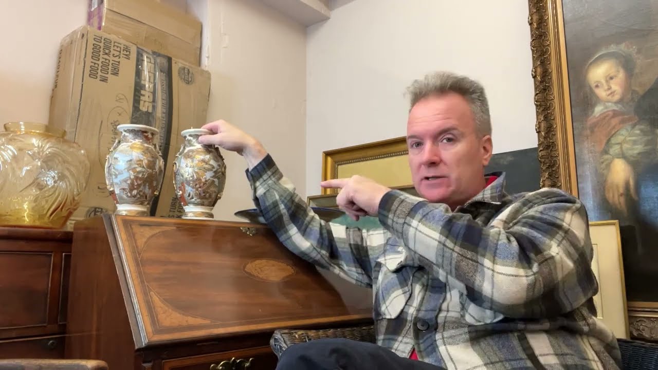 Satsuma Japan. ' Opposing Pair ' / ' True Pair ' of Japanese late Victorian or Edwardian era vases