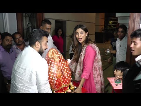 shilpa-shetty-welcomes-ganpati-bappa-at-her-home-|-ganesh-chaturthi-2018.