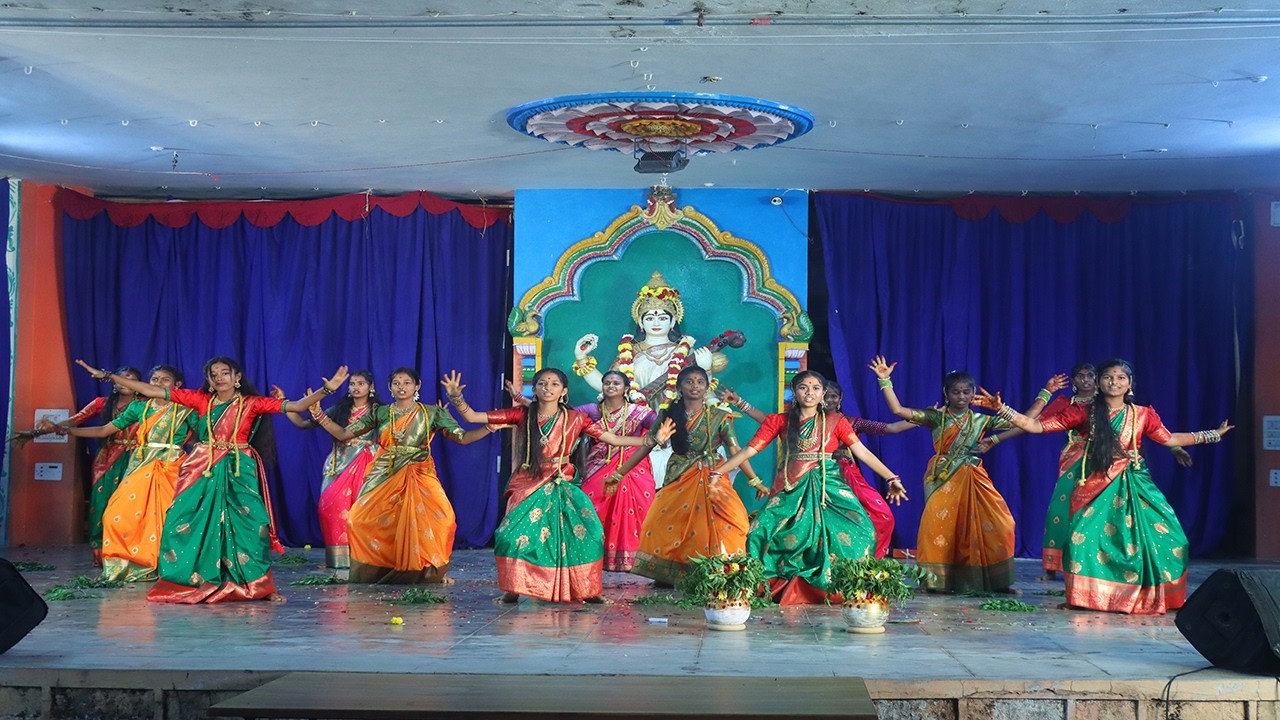 Vardhana School Annual Day 2026 - 9th Class Girls Dance Performance - Gurugulu Bommalu Yellamma