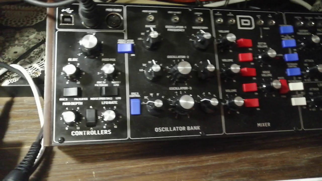 Behringer Model D - YouTube