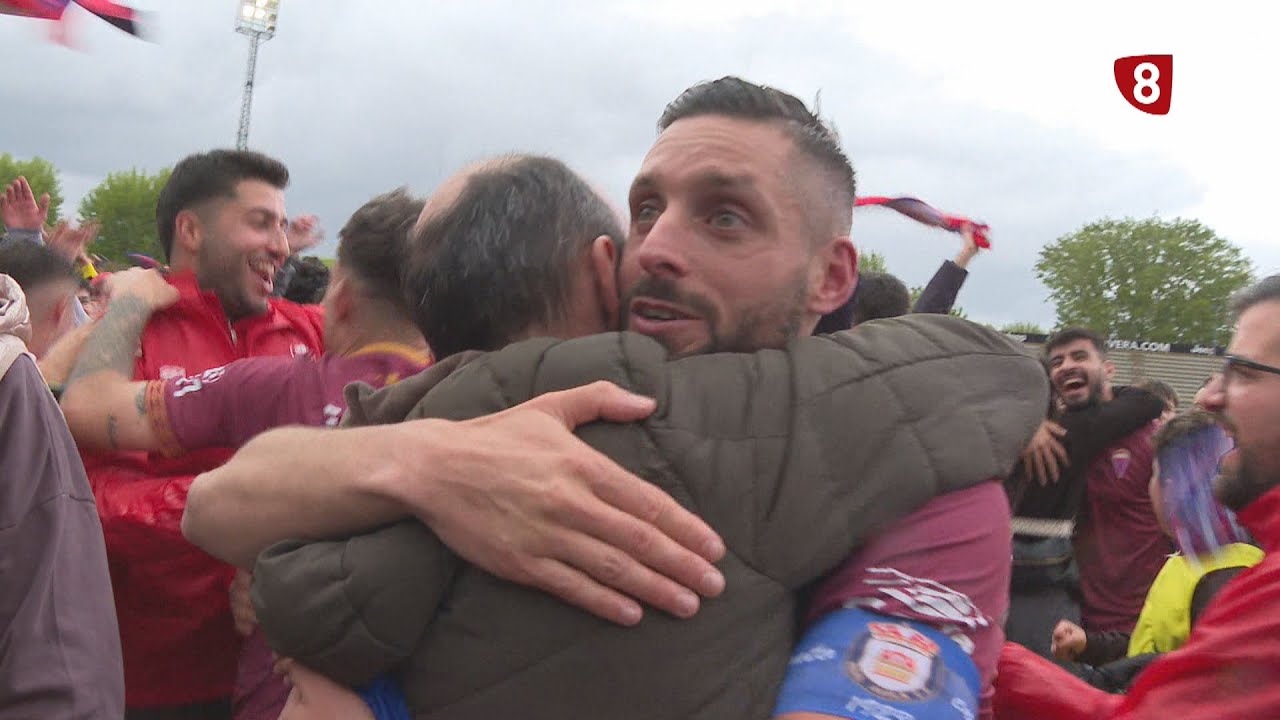 Reportaje Recuerdos de encarnado dedicado a la afición del Real Ávila C.F.