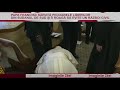 Imaginile zilei papa francisc srut picioarele fotilor rivali politici din sudanul de sud
