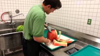 Как нарезать арбуз за 20 секунд
