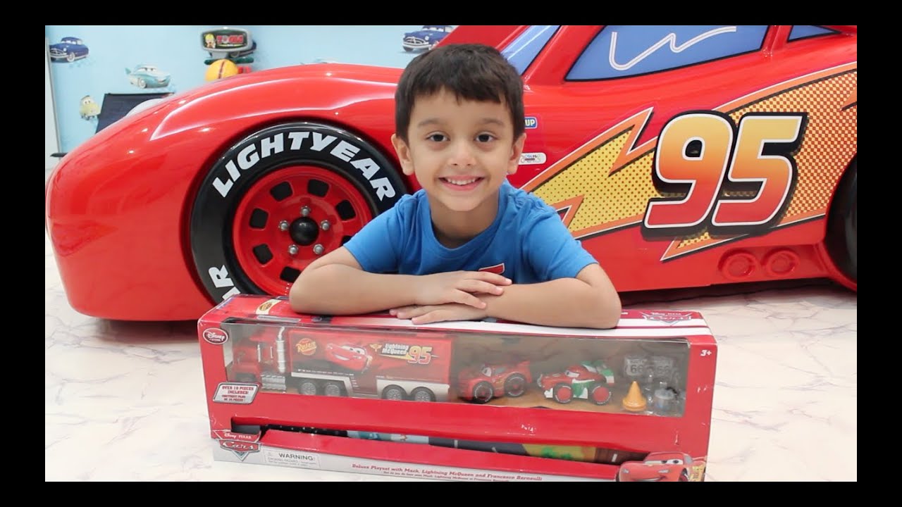 Cars Deluxe Play Set with Mat I لعبة السيارات لايتنينق مكوين Cars Deluxe Play Set with Mat I لعبة السيارات لايتنينق مكوين #1