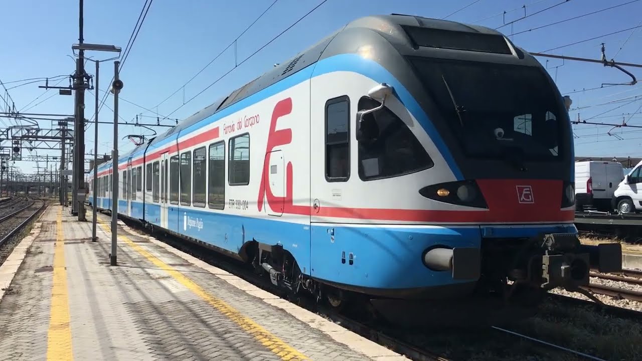 STAZIONE DI FOGGIA - treno regionale di ferrovie del gargano in arrivo al binario 5 tronco nord -