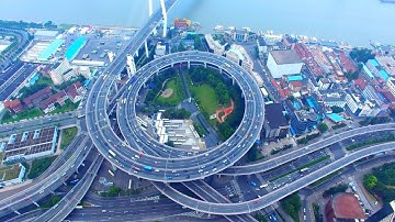 The Nanpu Bridge in Shanghai, built in the lastcentury, is currentlythethird largestbridgeintheworld