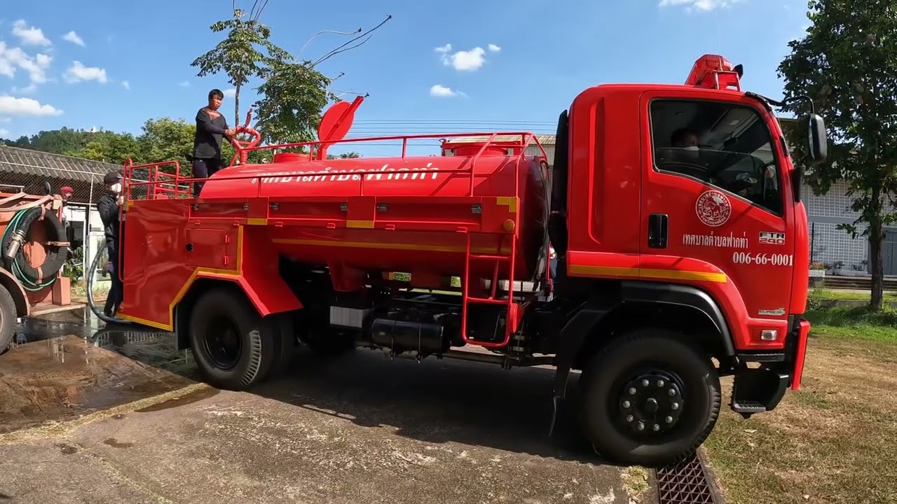 รถบรรทุกน้ำอเนกประสงค์ 6 ล้อ 6 ตัน