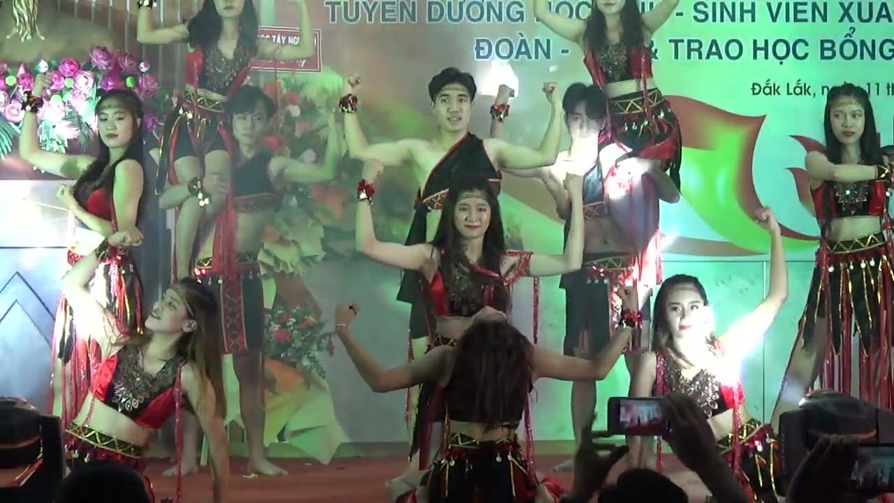 múa Suối Reo Trên Ngàn hay nhất mọi thời đại ( nhạc: Suối Reo Trên Ngàn )