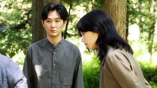 小松菜奈＆松田龍平、神秘的な世界に囲まれた佐渡島の撮影風景を初解禁　映画『わたくしどもは。』メイキング映像