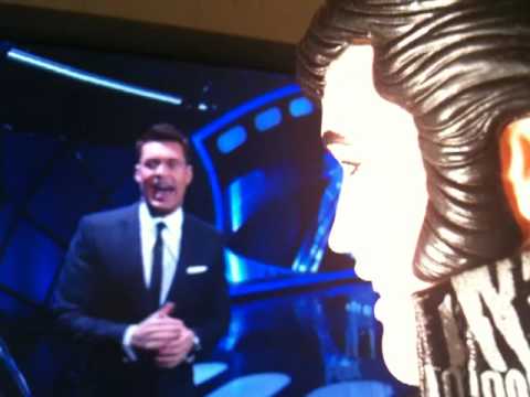 Plastic Elvis is disgusted by Andrew Garcia's Hounddog on American Idol does Elvis