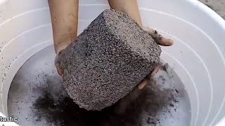 Dusty crunchy gritty grainy bucket 🪣 crumble dipping in water 💦💦💦 paste play satisfying sound asmr 