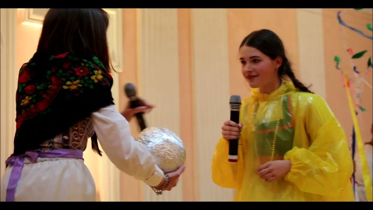 Песню дружбы запевает молодежь