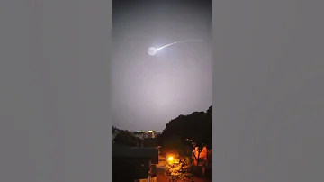 ماذا لو ضرب نيزك القمر فجأة 