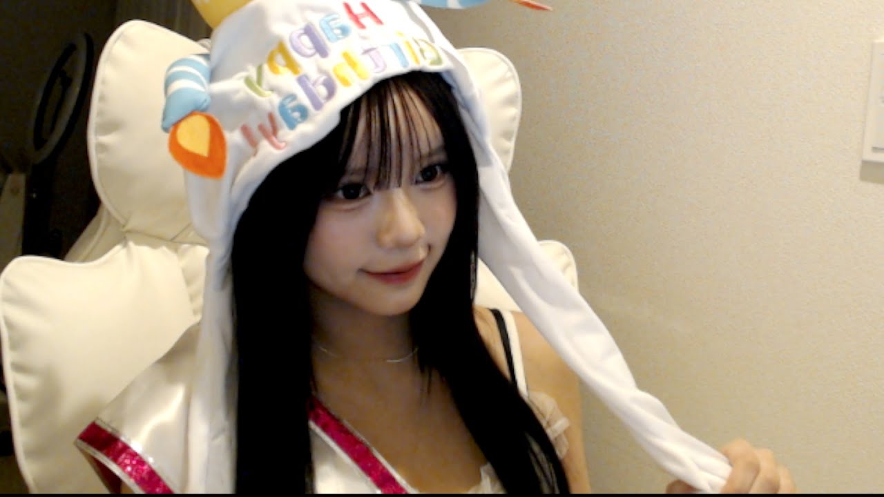 ❁⃘みゆ❁⃘大きめケーキとオーダー品☺︎向日葵☺︎ Face Reveal) Birthday Stream!! Tell me Happy Birthday - YouTube