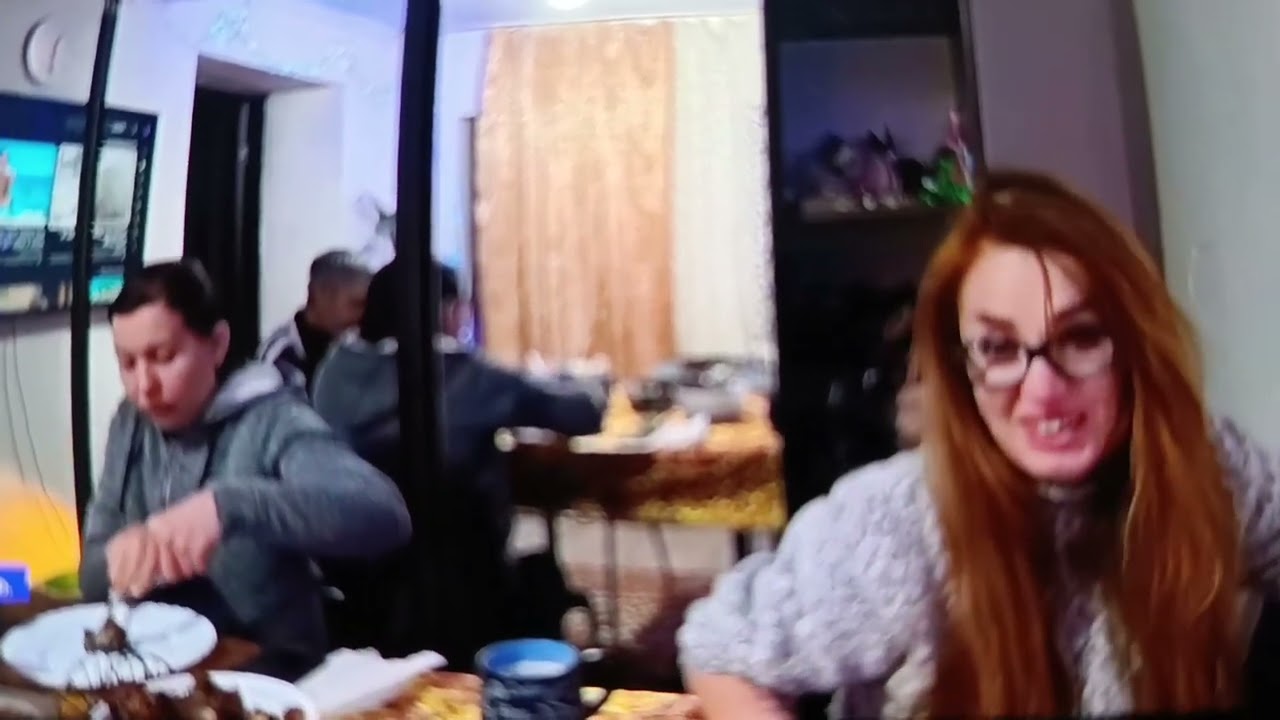 Губашлепка себя любит, марина и Коля в шоке от неё, думают куда мы попали. 