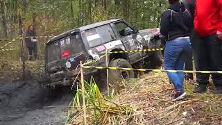 Toyota Land Cruiser 70 vs Nissan Patrol Y60 - off-road