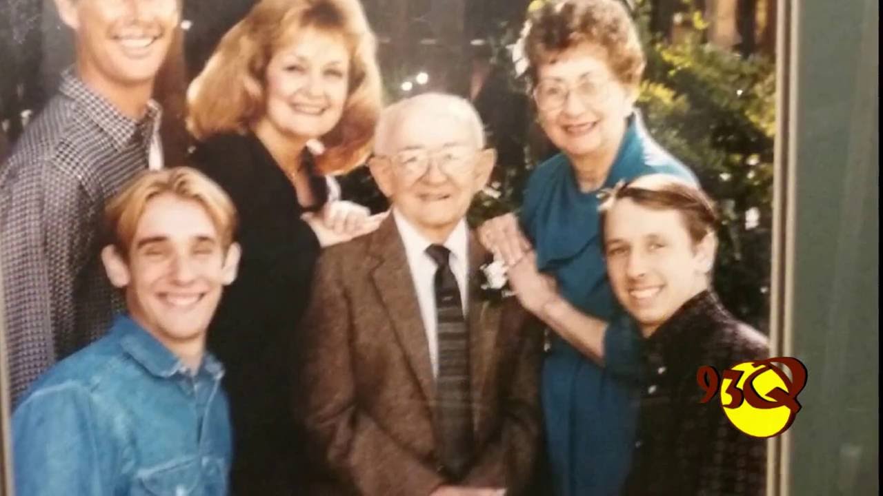 Evans Furniture 50th Anniversay - YouTube(03)