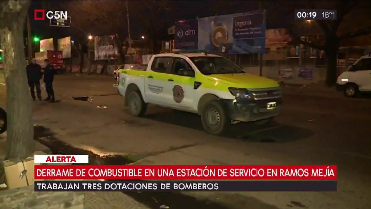Derrame de combustible en una estación de servicio de Ramos Mejía - YouTube