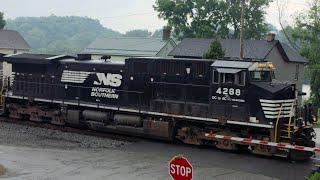 NS Locomotives Return Mine Empties Back to the Coal Loop 