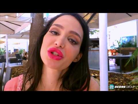 Amy Anderssen loves pasta (Scoreland) - YouTube