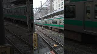 新宿駅｜埼京線（JR東日本E233系電車）各停の到着。2024/2（首都圏の鉄道）JR EAST Saikyo Line Shinjuku Station Tokyo JAPAN TRAIN