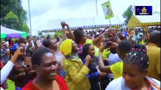Rebecca Thomas  tunasonga mbele wimbo mtamu sikia iyo