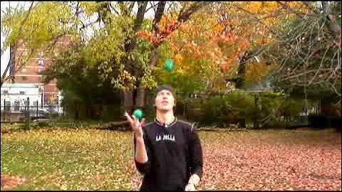 Juggling Balls : How to Do the Halfshower in 4 Ball Juggling