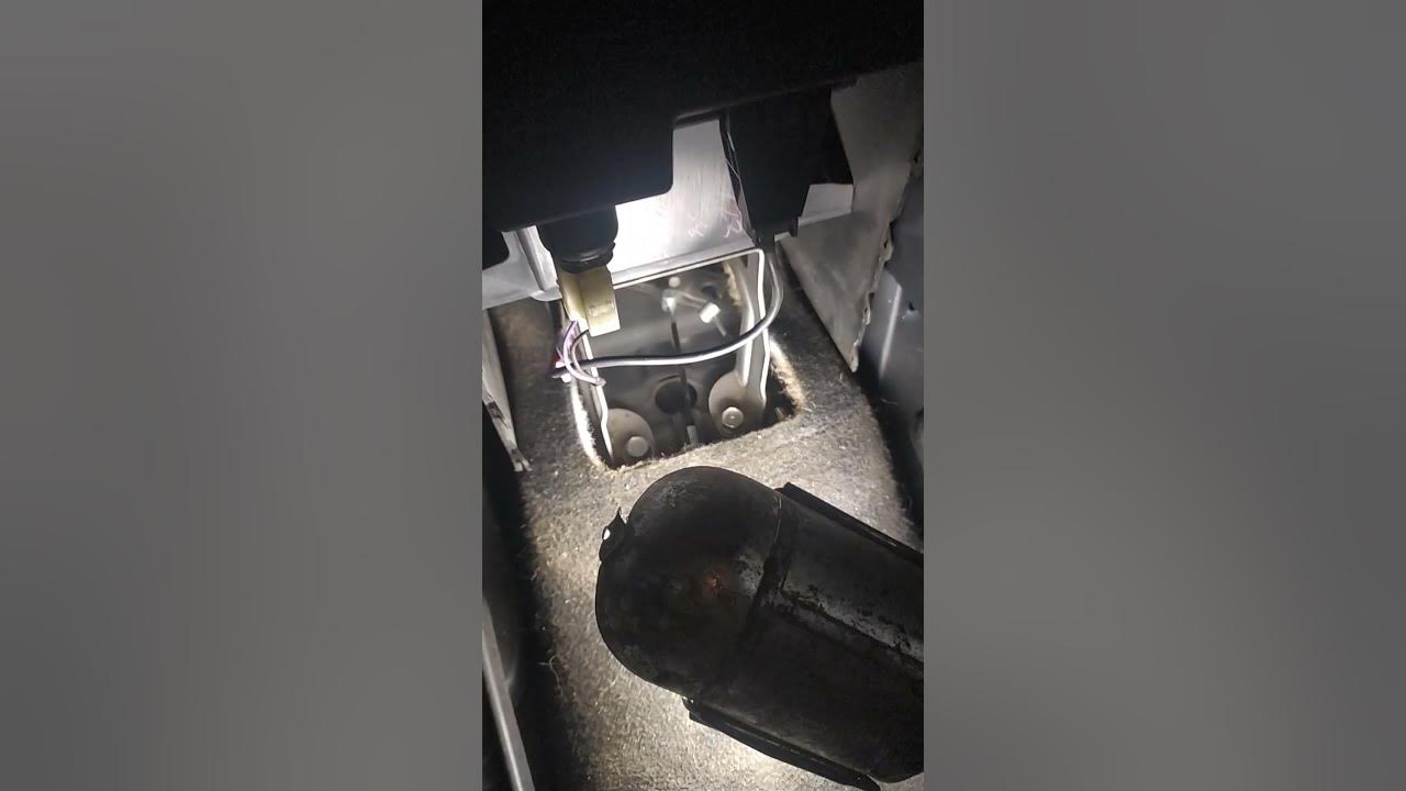 тойота ярис замена тросов ручника