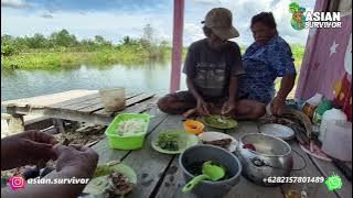 EATING TOGETHER AT PAK KUMIS'S SHOP, THE STORY OF BULUNGAN TRANSMIGRATION, NORTH KALIMANTAN