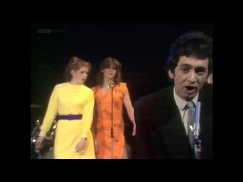 Jona Lewie - In the Kitchen at Parties - TOTP 1980 [HD]