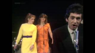Jona Lewie - In the Kitchen at Parties - TOTP 1980 [HD]