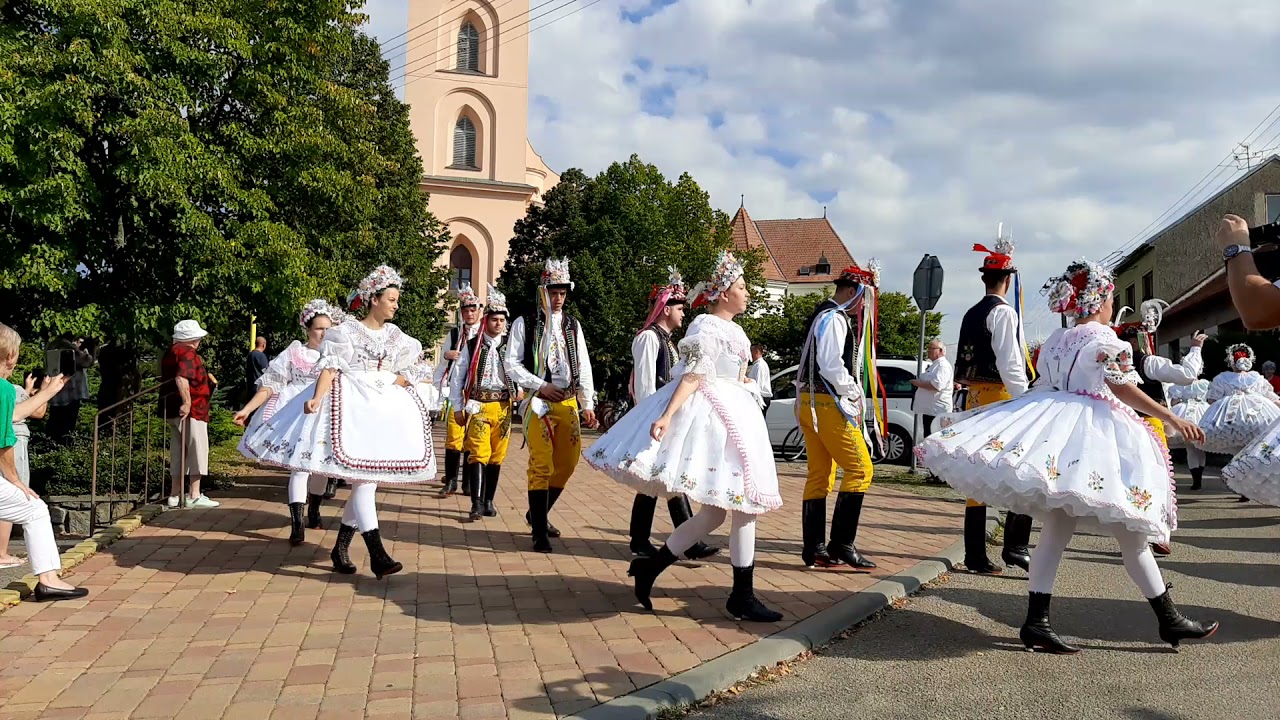 Velké Bílovice, HODY 2021, úterní průvod od kostela