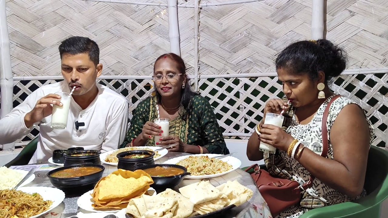 রানাঘাট বৈদিক ভিলাতে গিন্নি আর বড় শালার গিন্নিকে নিয়ে ডিনার করলাম |  Fried Rice | Chili Chicken