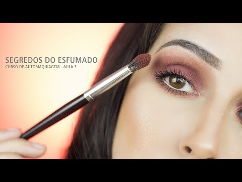 Vídeo: Maquiagem Nos Dedos, Olhos Esfumados Roxos E Outros Hábitos De Beleza Das Modelos