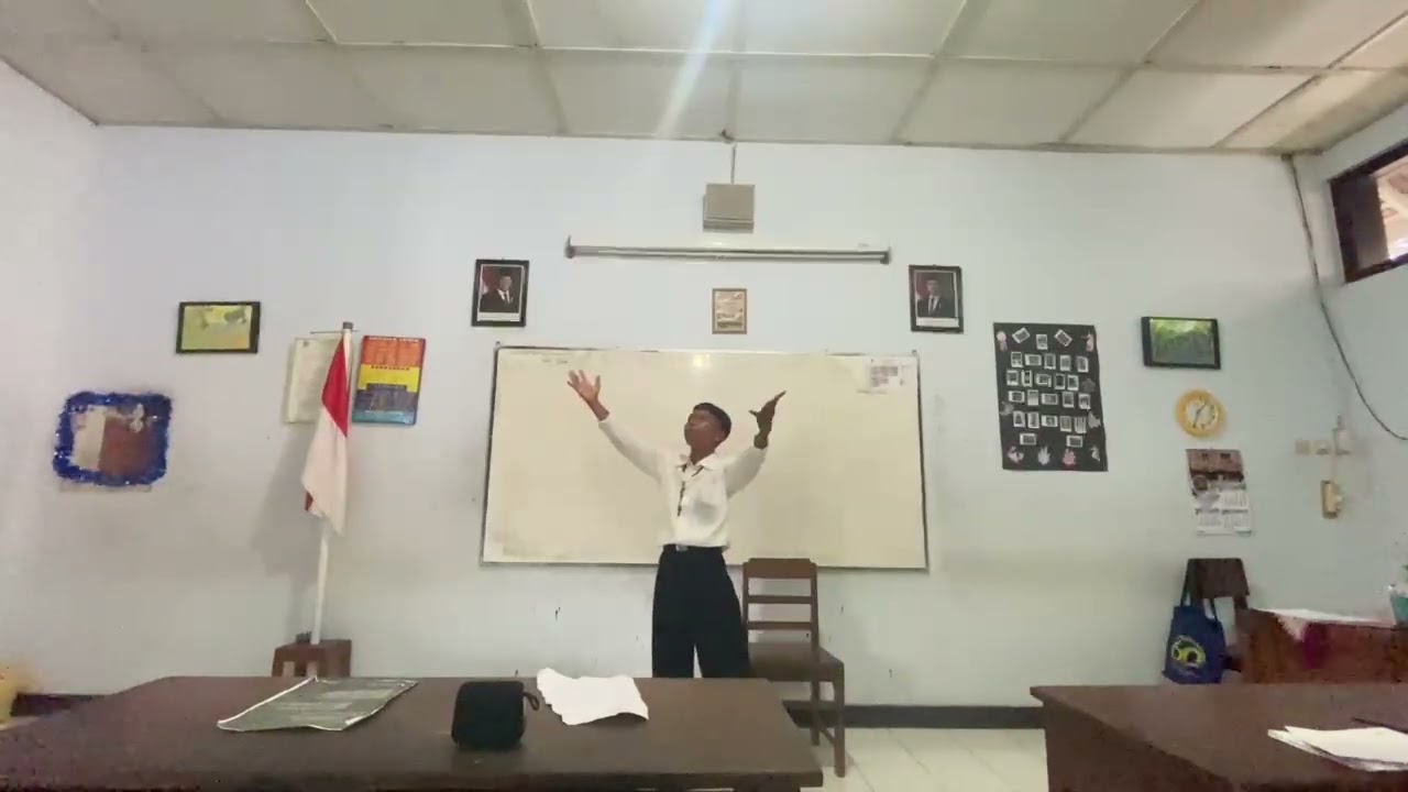 Dalam Waktu - Karya Vincentius Radea (Kelas IX B