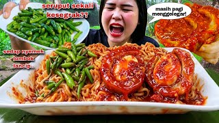 Download lagu EATING SPICY INDONESIAN NOODLESEGG-FILLED MEATBALLS EXTRA WHOLE CHILI PEPPERS, MUKBANG