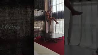Franco Everette haciendo pole dance #poledance #poledancers