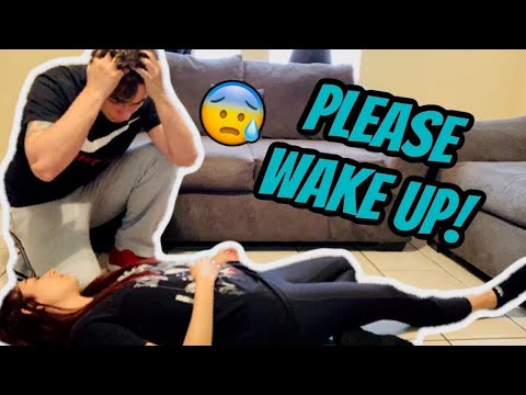 fainting-prank-on-boyfriend-*cute-reaction*