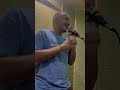 “Não é chiclete mas o beijo é pra grudar”
